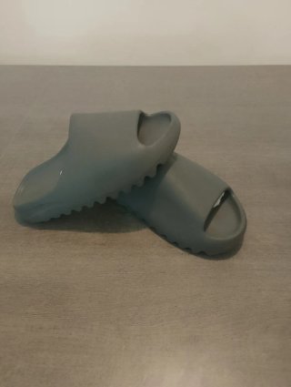 Yeezy Slide Gris