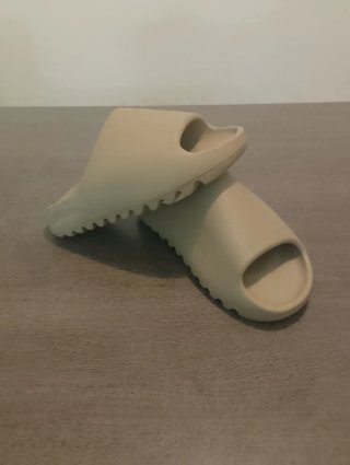 Yeezy Slide Beige