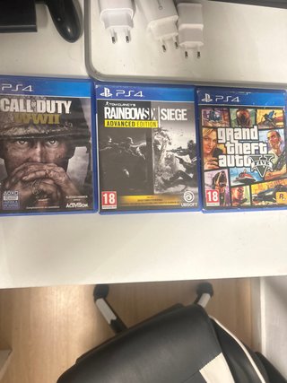 3 Giochi PS4: Call of Duty, Rainbow Six, GTA V