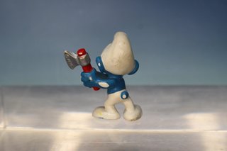 Figura PVC. Pitufo leñador, hacha. Los Pitufos.
