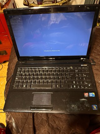 Ordenador Portátil ASUS Negro funcionando