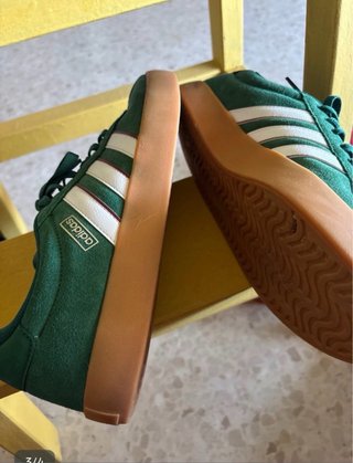 Zapatillas Adidas verdes y blancas