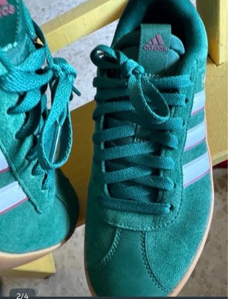 Zapatillas Adidas verdes y blancas