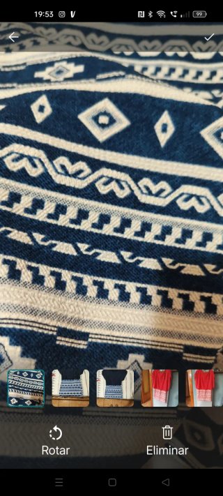 Vestido azul y blanco con estampado étnico