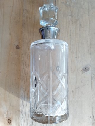 Botella de cristal tallado vintage