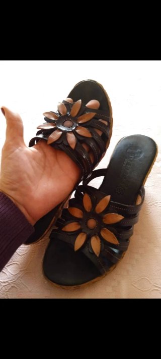 SANDALIAS PIEL Y CUÑA CON REGALO