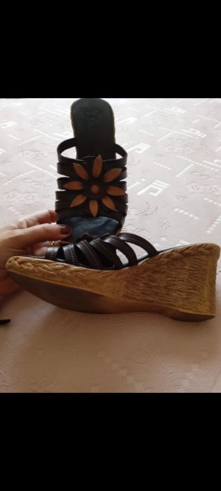 SANDALIAS PIEL Y CUÑA CON REGALO