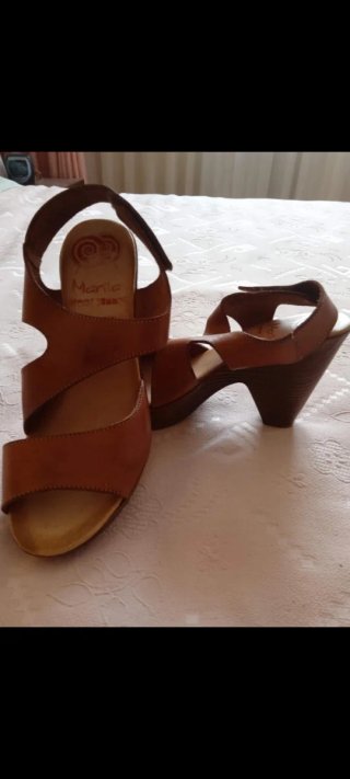 2PARES SANDALIAS DE MARCA CON REGALO