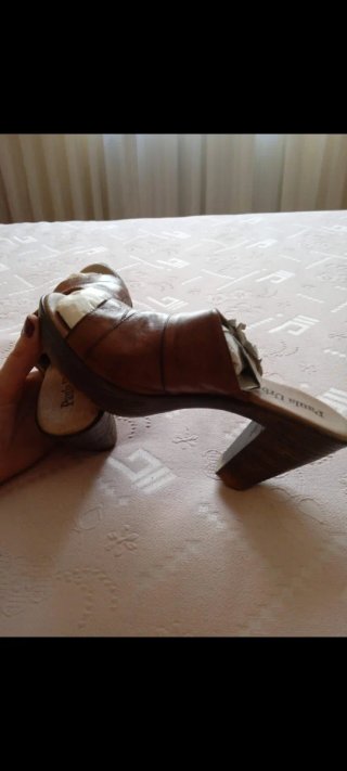 2PARES SANDALIAS DE MARCA CON REGALO