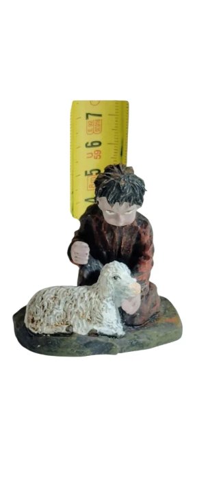 Figura niño y cordero marmolina pintada