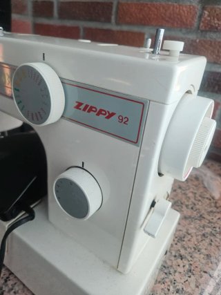 Máquina de coser Zippy 92