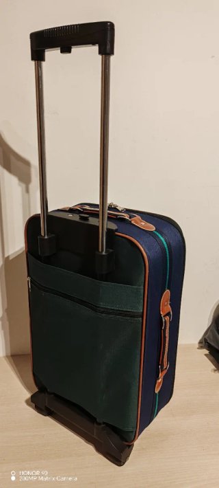 Maleta de viaje pequeña azul y verde