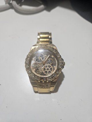 Reloj Guess Dorado con Cristales