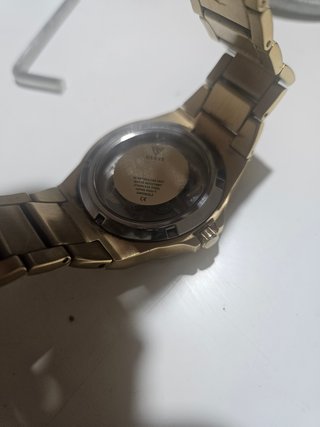 Reloj Guess Dorado con Cristales
