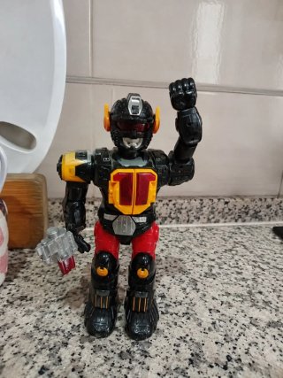 Robot giocattolo vintage con accessori