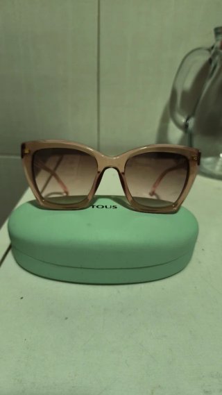 Gafas de sol azules y moradas y blancas  De Marca.