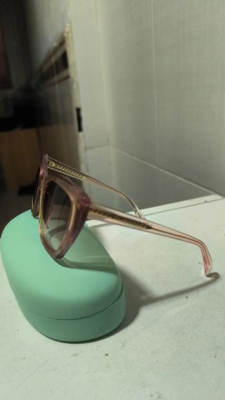 Gafas de sol azules y moradas y blancas  De Marca.