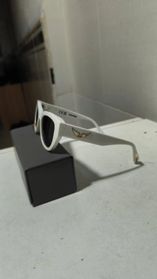 Gafas de sol azules y moradas y blancas  De Marca.