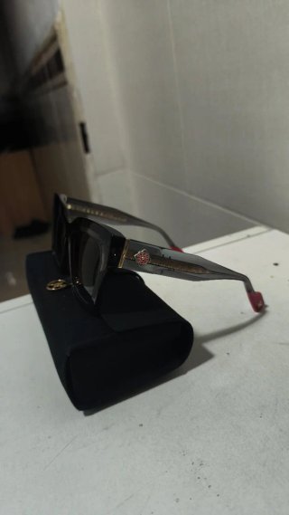 Gafas de sol azules y moradas y blancas  De Marca.
