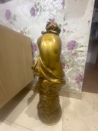Preciosa estatua de antigüedades