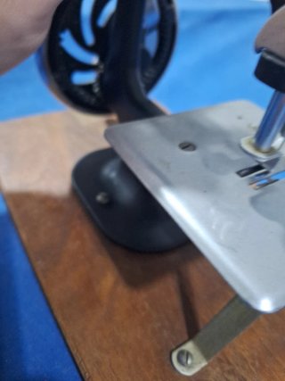 Mini Máquina de Coser Antigua