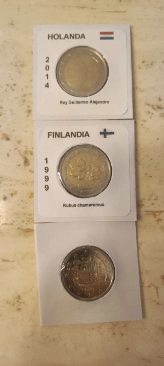 Monedas conmemorativas circuladas.