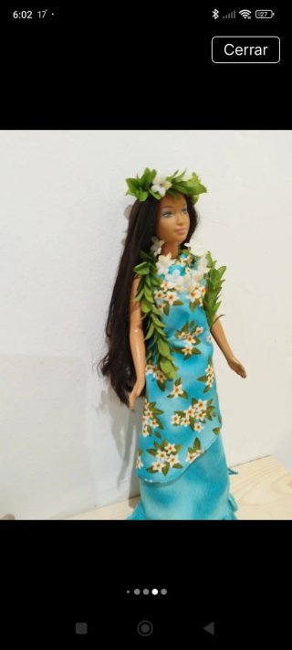 Barbie in stile hawaiano