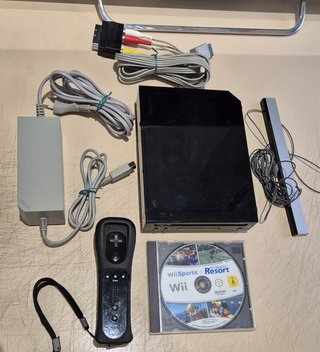 Nintendo Wii + Wii Sports & Wii Sports Resort