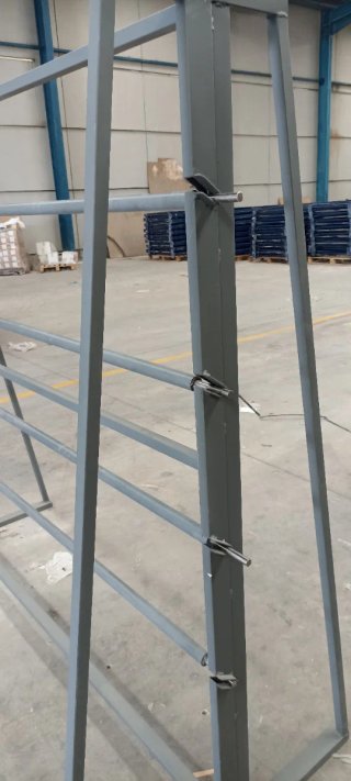 Estantería para rollos de tela metálica