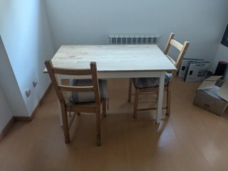 Mesa comedor IKEA Pinntorp y 2 sillas