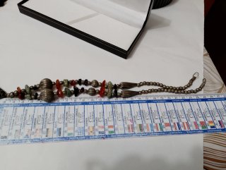 Collana  con grande pendente e pietre ,agata