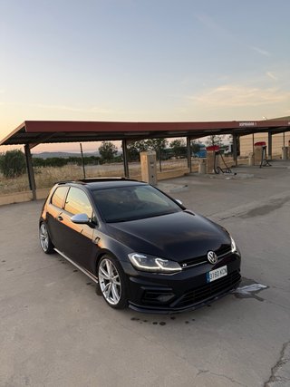 Volkswagen Golf R310 2017