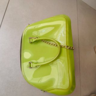 Borsa verde grande con catena dorata