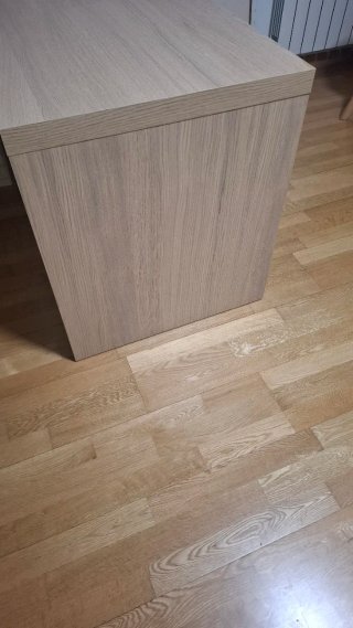 Escritorio MALM Ikea extraíble color madera.