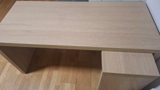 Escritorio MALM Ikea extraíble color madera.