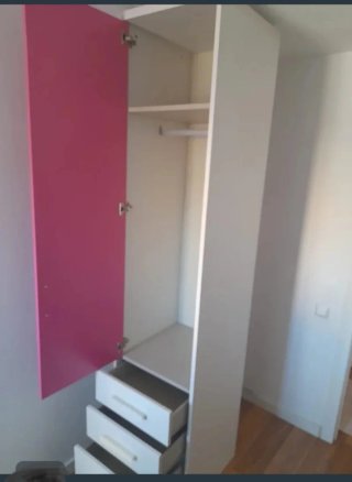 Armario infantil IKEA rosa y blanco