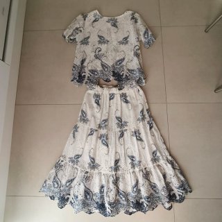 Completo bianco e blu