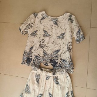 Completo bianco e blu