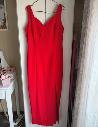 Vestido rojo largo con abertura