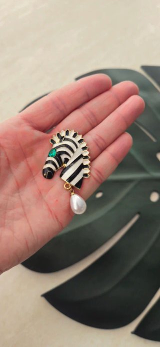 Pendientes Cebra con Perla y Cristal Verde