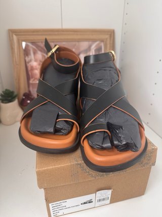 Sandalias FP Collection Negras y Naranja T.39