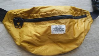Marsupio H&M con zip e etichetta