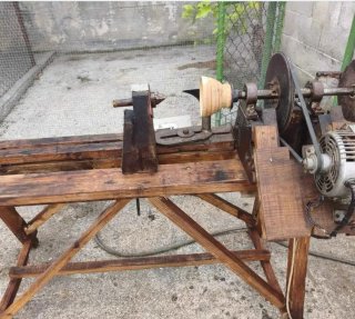 Torno de madera casero, funciona perfectamente
