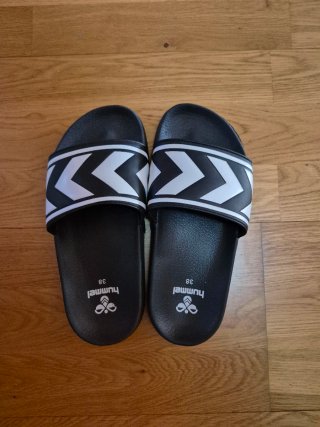 Chanclas Hummel Talla 38 Negras y Blancas