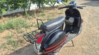 Vespa P 200 E Negra