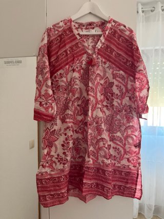 Camisa playera ligera rosa y blanca
