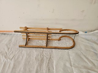 Trineo de madera tradicional