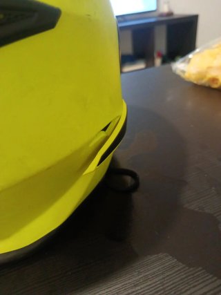 Casco de moto amarillo y negro
