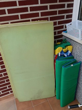 Parque cuna plegable + 2 colchones verdes espuma