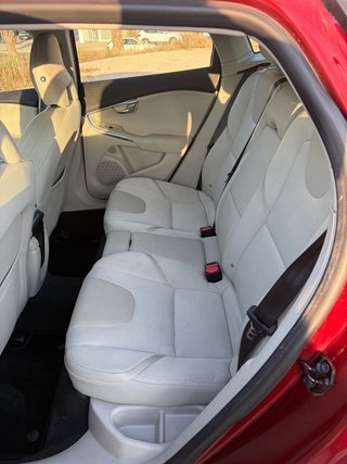 Volvo V40 2014